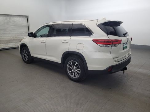 Used 2019 Toyota Highlander XLE AWD/4WD image 3