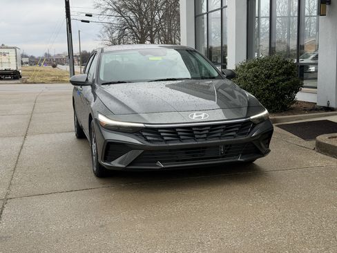 New 2026 Hyundai Elantra Blue image 13