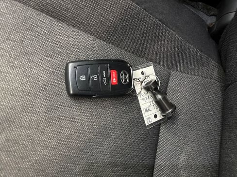 Used 2025 Toyota Camry LE image 34