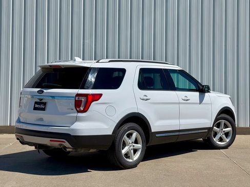 Used 2016 Ford Explorer XLT AWD/4WD image 6