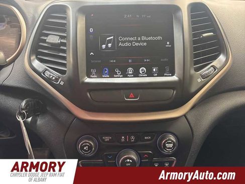 Used 2017 Jeep Cherokee Latitude image 16