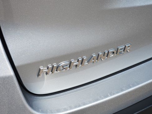 Used 2017 Toyota Highlander XLE AWD/4WD image 10