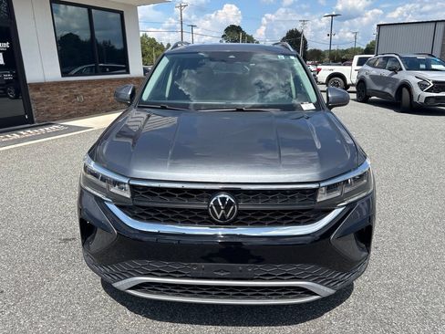 Used 2023 Volkswagen Taos SE w/ Panoramic Sunroof Package FWD image 12