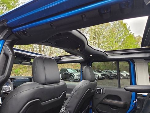 Used 2026 Jeep Wrangler Unlimited Sahara w/ Safety Group AWD/4WD image 19