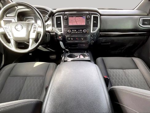 Used 2019 Nissan Titan SV w/ SV Convenience Package RWD image 14
