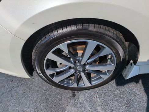 Used 2016 Nissan Altima 2.5 SR w/ LED Appearance Package FWD image 10