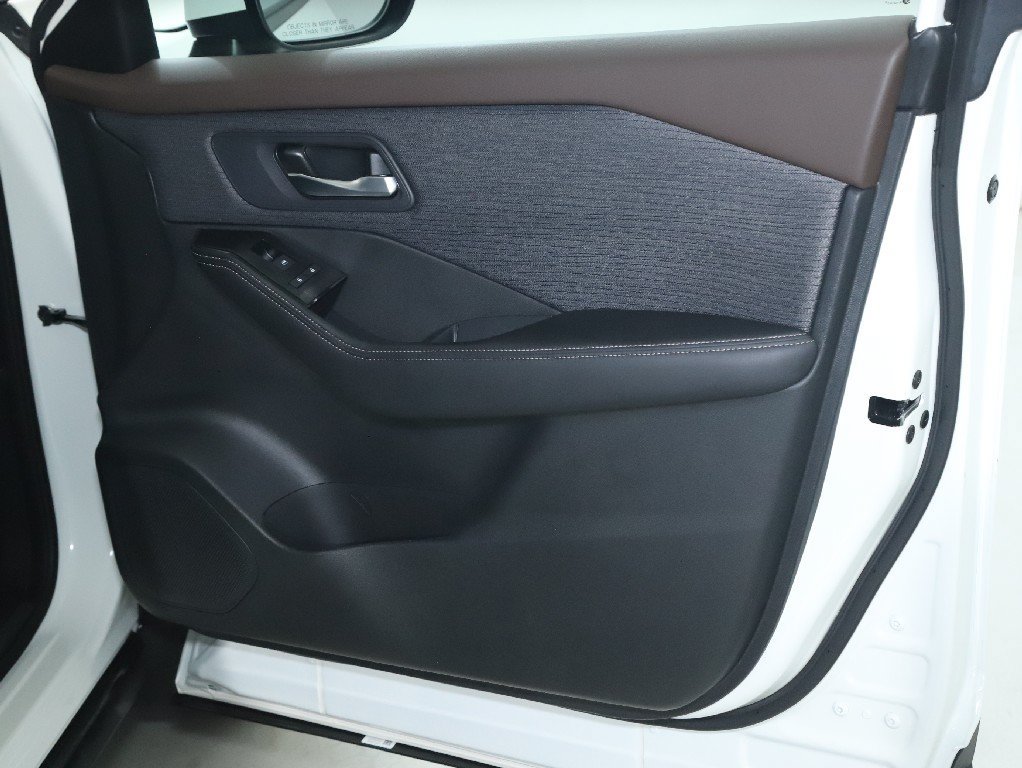 Used 2023 Nissan Rogue SV AWD/4WD image 34