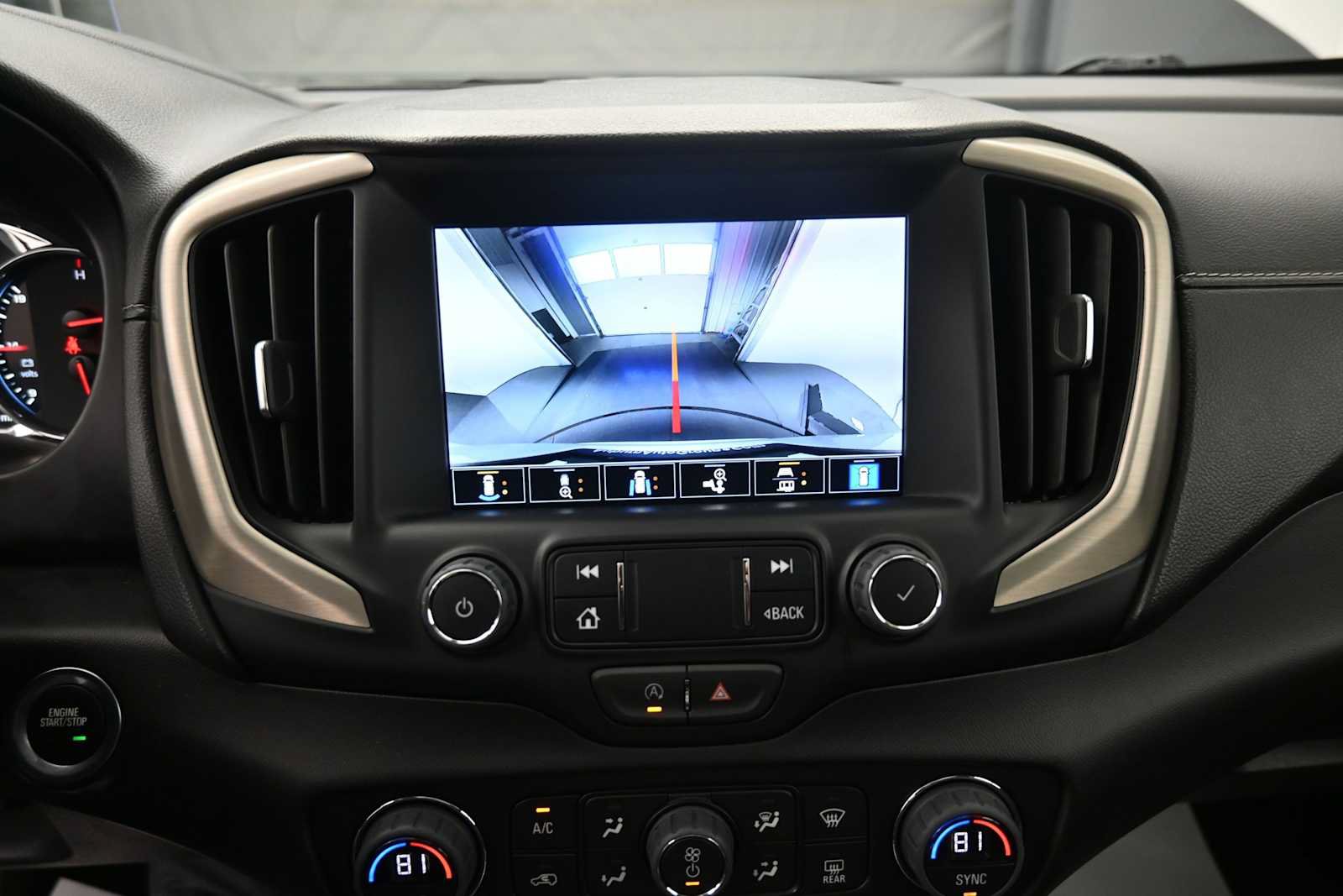 Used 2024 GMC Terrain Denali w/ Denali Premium Package AWD/4WD image 8