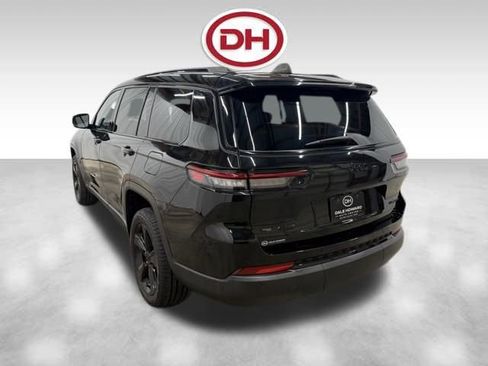 Used 2023 Jeep Grand Cherokee L Limited w/ Black Appearance Package image 12