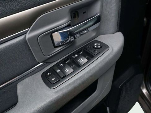 Used 2017 RAM 1500 Classic SLT AWD/4WD image 14
