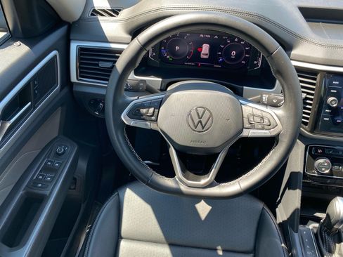 Certified 2023 Volkswagen Atlas SE w/ Panoramic Sunroof Package AWD/4WD image 6