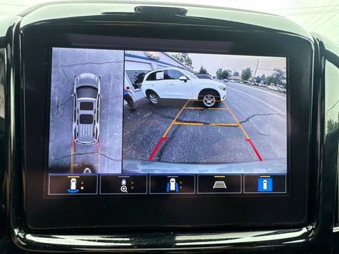 Used 2023 Chevrolet Traverse LT w/ LT Premium Package AWD/4WD image 40