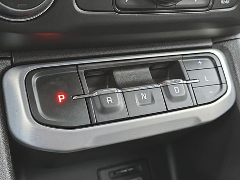 Used 2023 GMC Acadia SLT image 20