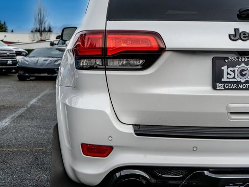 Used 2019 Jeep Grand Cherokee SRT image 10