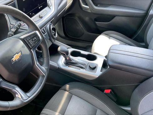 Used 2024 Chevrolet Blazer LT FWD image 17