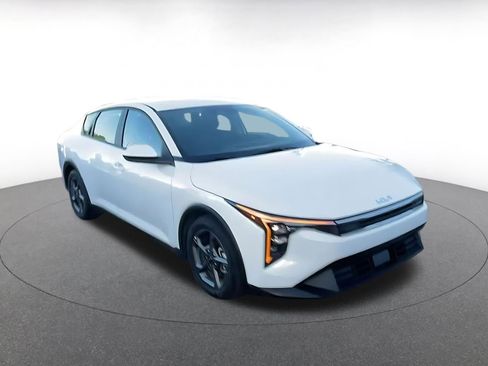 Used 2025 Kia K4 LXS image 3