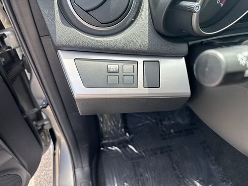 Used 2013 MAZDA MAZDA3 i SV FWD image 35