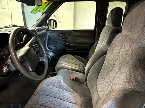Used 2000 GMC Sonoma SLS w/ SLS Super Spec Pkg 2 image 13