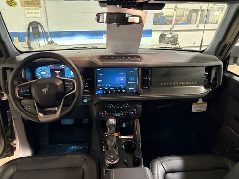 New 2025 Ford Bronco Badlands w/ Sasquatch Package AWD/4WD image 15