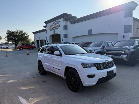 Used 2020 Jeep Grand Cherokee Altitude RWD image 40