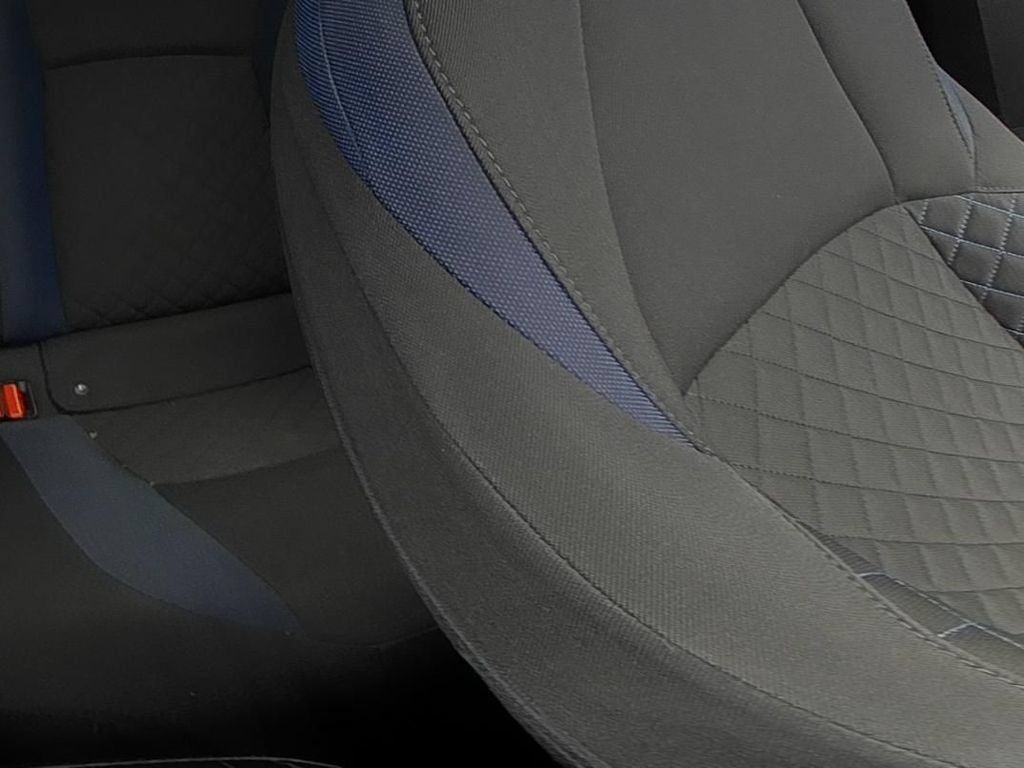 Used 2021 Toyota C-HR XLE FWD image 14