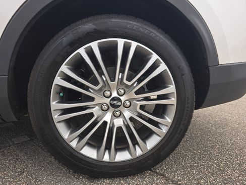 Used 2016 Lincoln MKX Reserve w/ Driver Assistance Package image 32