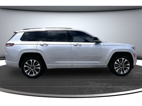 Certified 2024 Jeep Grand Cherokee L Overland w/ Trailer Tow Package AWD/4WD image 15