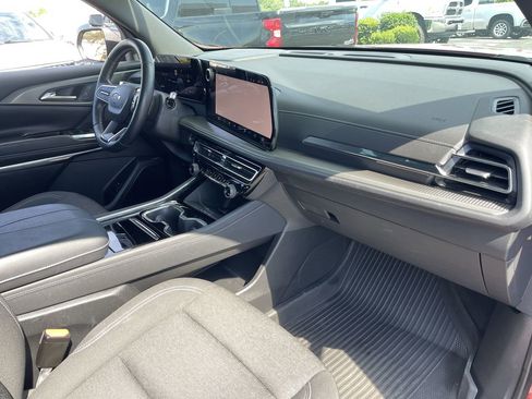 Used 2024 Chevrolet Traverse LT w/ Midnight/Sport Edition FWD image 28