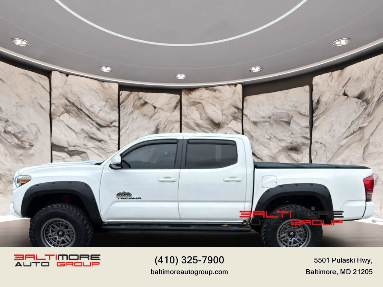 Used 2017 Toyota Tacoma TRD Sport w/ Tow Package (A/T) AWD/4WD image 7