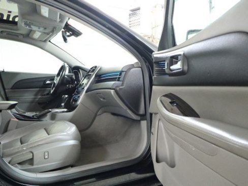 Used 2015 Chevrolet Malibu LT w/ Leather Package FWD image 10