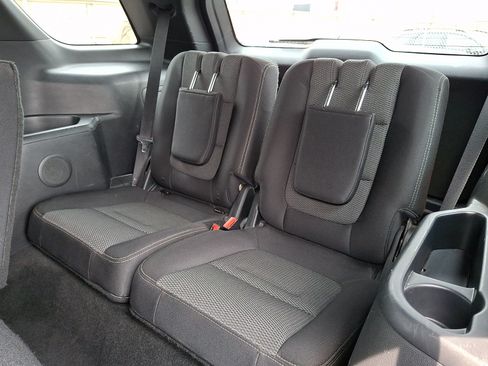Used 2017 Ford Explorer XLT w/ Equipment Group 201A AWD/4WD image 11