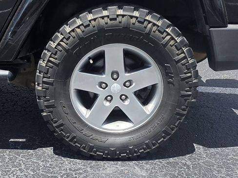 Used 2012 Jeep Wrangler Unlimited Rubicon w/ Connectivity Group AWD/4WD image 32