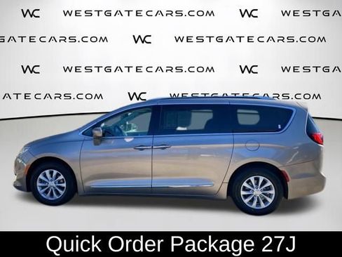 Used 2018 Chrysler Pacifica Touring-L Plus image 4