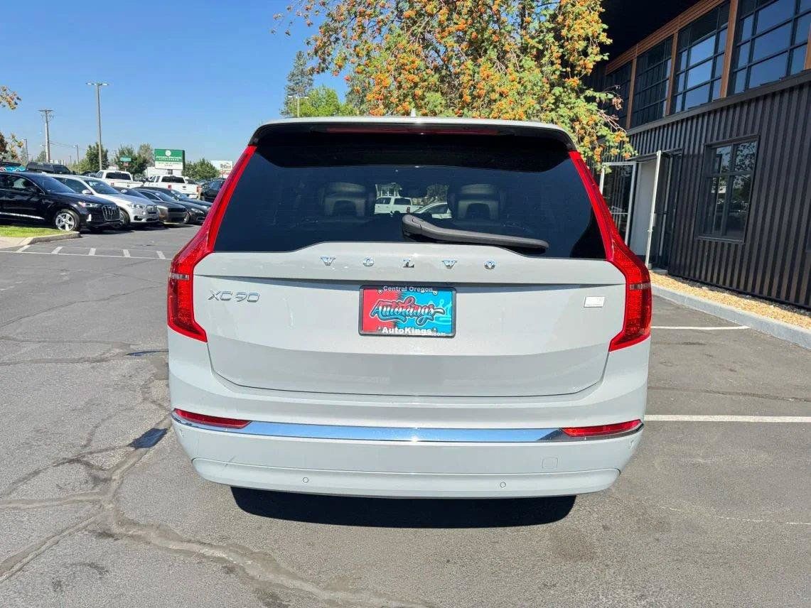 Used 2024 Volvo XC90 T8 Plus AWD/4WD image 4