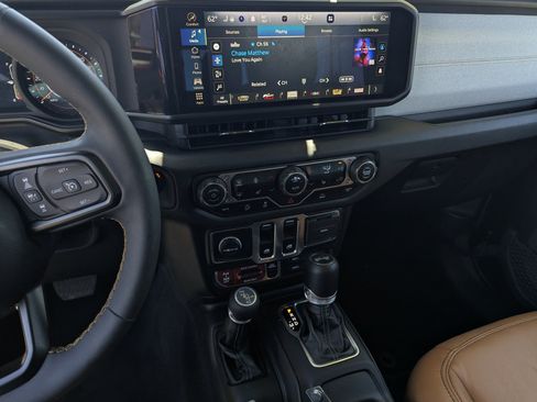 Used 2024 Jeep Wrangler Sport AWD/4WD image 10