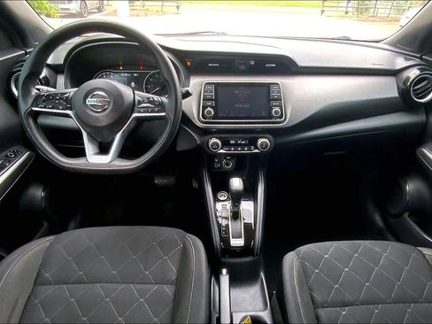 Used 2019 Nissan Kicks SV FWD image 16