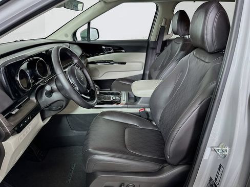 Used 2024 Kia Carnival EX FWD image 8
