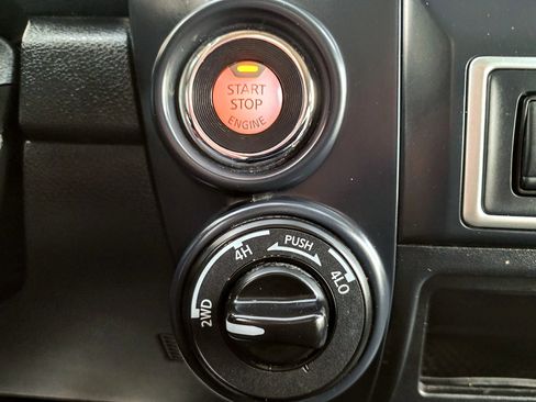 Used 2017 Nissan Titan S image 24