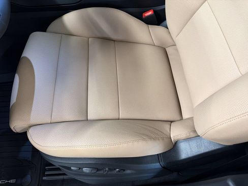 Used 2026 Porsche Cayenne AWD/4WD image 15