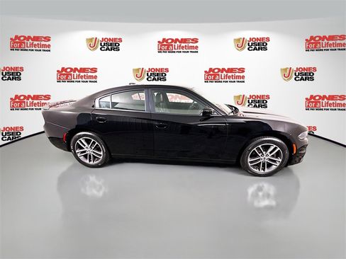 Used 2019 Dodge Charger SXT w/ Cold Weather Package image 18