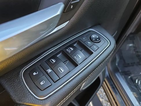 Used 2019 RAM 1500 Laramie image 10