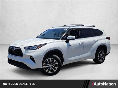 Used 2020 Toyota Highlander XLE FWD image 1