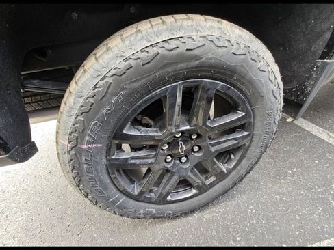 Used 2026 Chevrolet Silverado 1500 LT Trail Boss w/ Convenience Package II AWD/4WD image 4