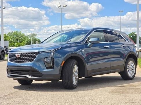 Used 2024 Cadillac XT4 Luxury w/ Cold Weather Package FWD image 25