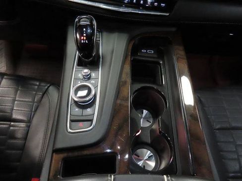 Certified 2022 Cadillac Escalade Premium Luxury Platinum AWD/4WD image 24