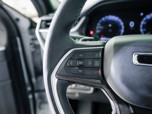 Used 2024 Jeep Grand Cherokee Limited w/ Black Appearance Package image 17