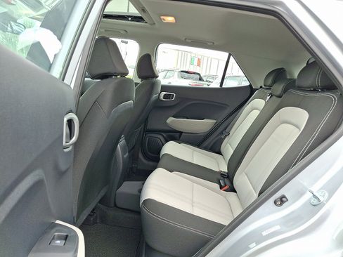 Used 2023 Hyundai Venue SEL image 10