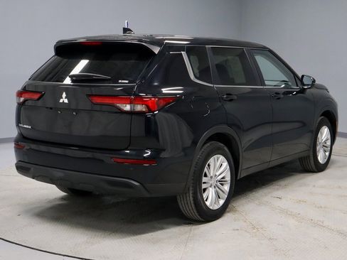 Used 2024 Mitsubishi Outlander ES image 10