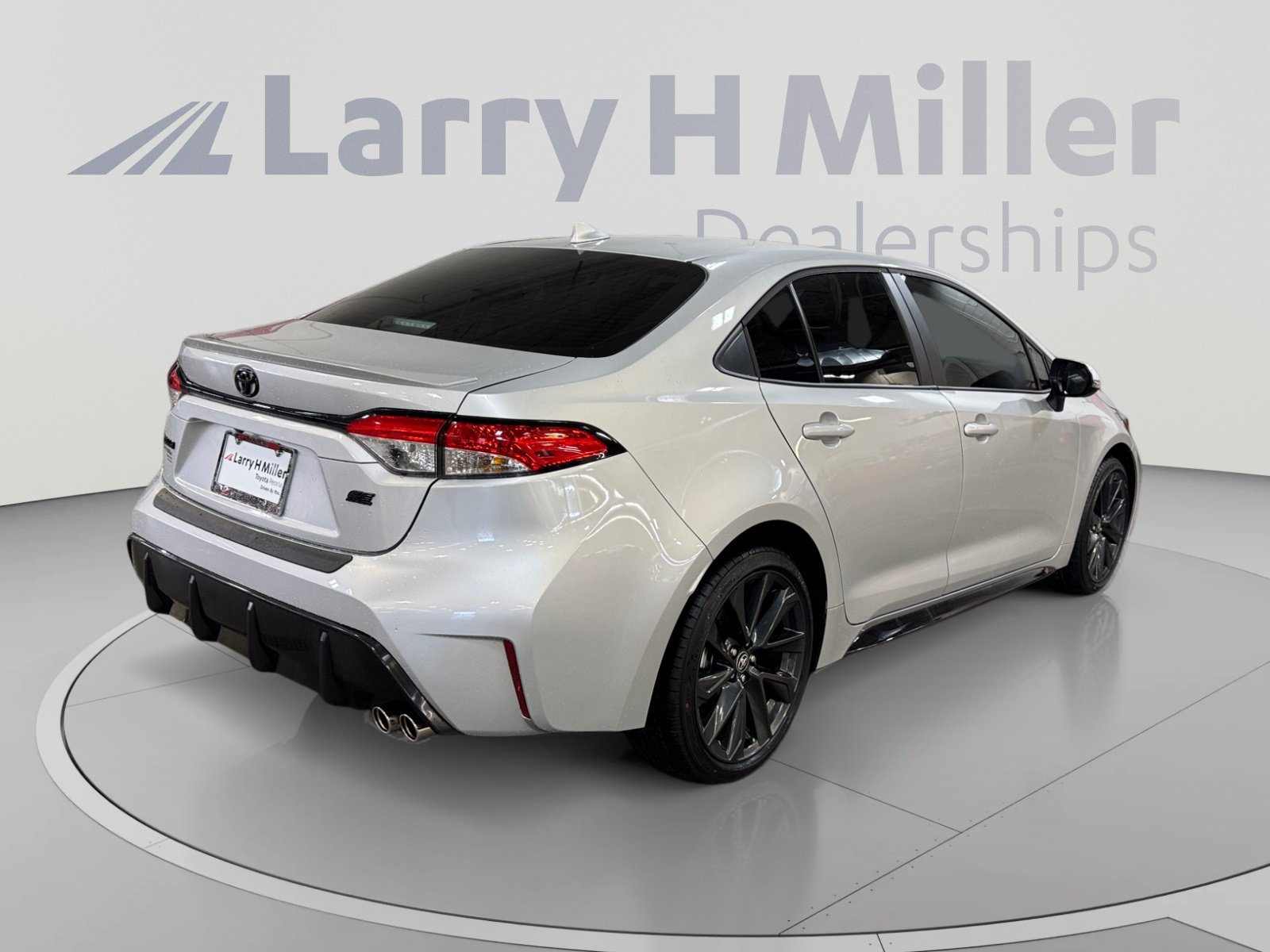 Certified 2026 Toyota Corolla SE w/ SE Package FWD image 5