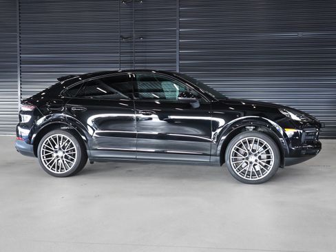 Used 2022 Porsche Cayenne Coupe image 11